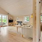 2 Bedroom Cozy In Holiday home *