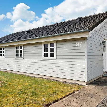 2 Bedroom Cozy In Feriehus Hovborg