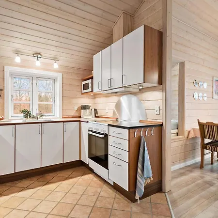 2 Bedroom Cozy In Feriehus Hovborg