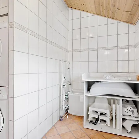 Prázdninový dům 2 Bedroom Cozy In *