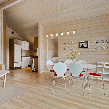 Prázdninový dům 2 Bedroom Cozy In *