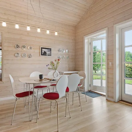2 Bedroom Cozy In