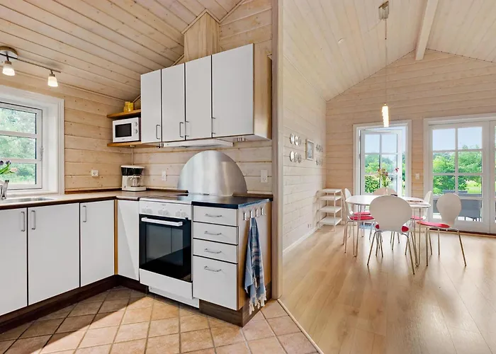 2 Bedroom Cozy In Semesterbostad