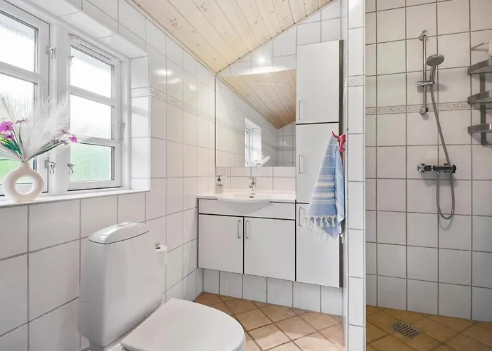 Semesterbostad 2 Bedroom Cozy In Hovborg