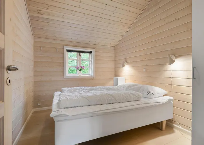 Semesterbostad 2 Bedroom Cozy In